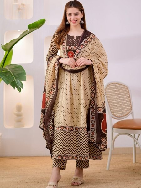 Women's Cream Jaipuri Pure Cotton Kurta Pant Dupatta Set with Hand Work Neck 