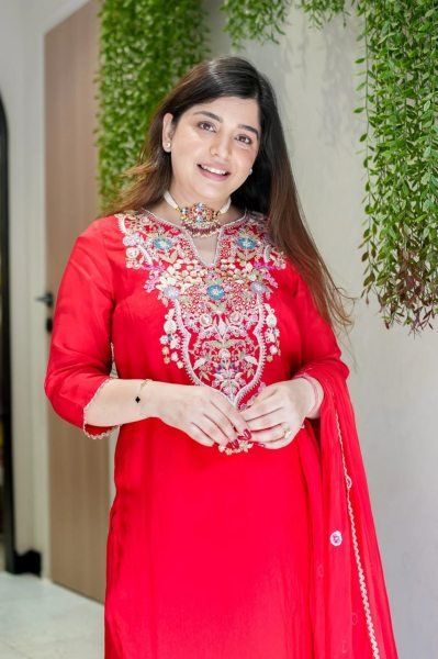 Xavira Red Viscose Shimmer Embroidered Suit Set with Organza Dupatta Embroidery Kurtis 